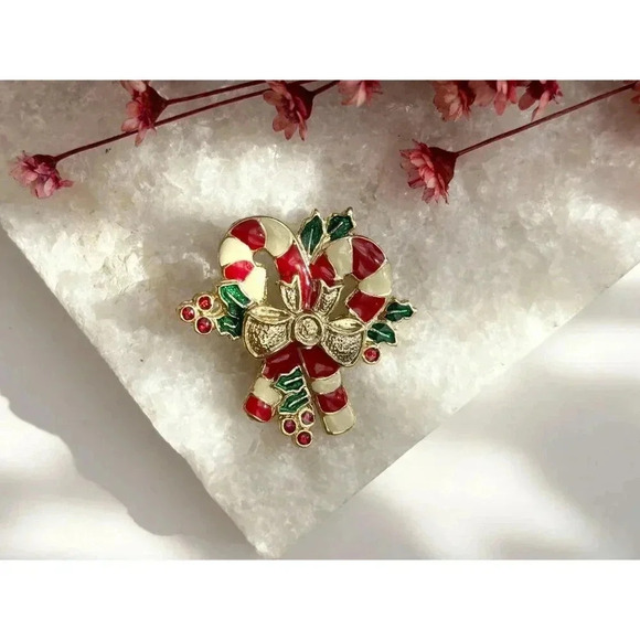 Red, Green & White Enamel Gold Toned Candy Cane Bowtie Christmas Vintage Brooch - Picture 3 of 6